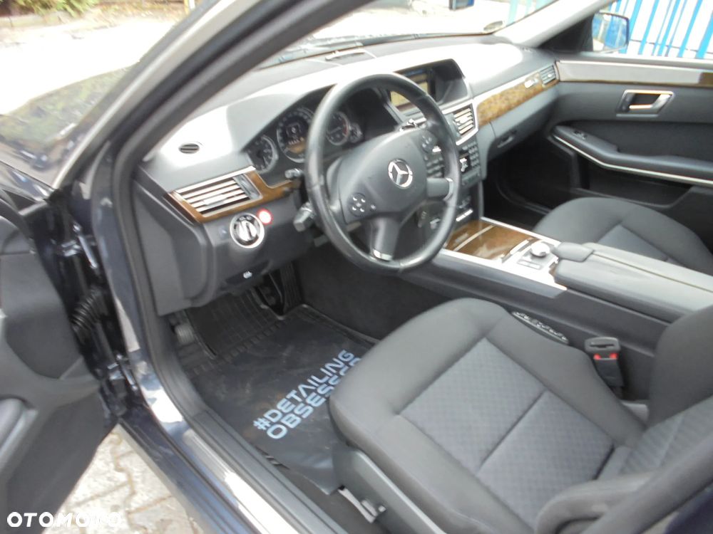Mercedes-Benz E-Class 2012 photo 5