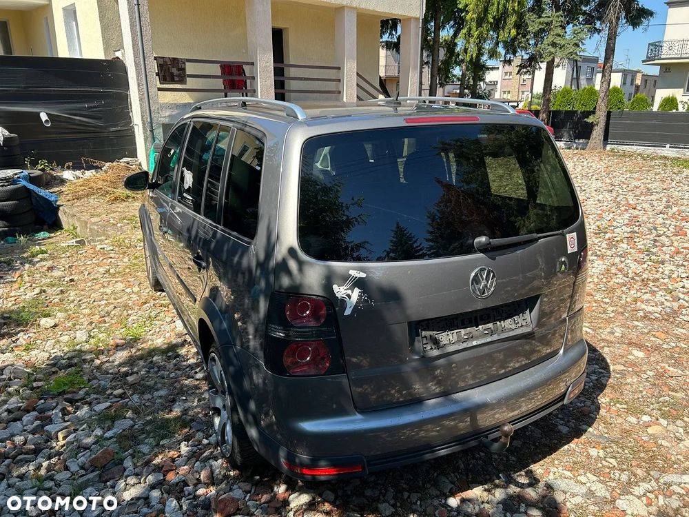 Volkswagen Touran 2.0 TDI DPF Cross - 9