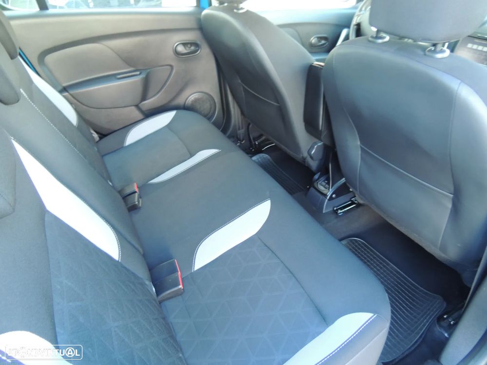Dacia Sandero 1.5 dCi Stepway - 11
