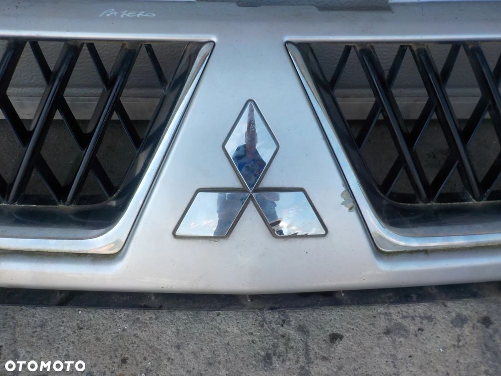MITUBISHI PAJERO SPORT ATRAPA GRILL - 2