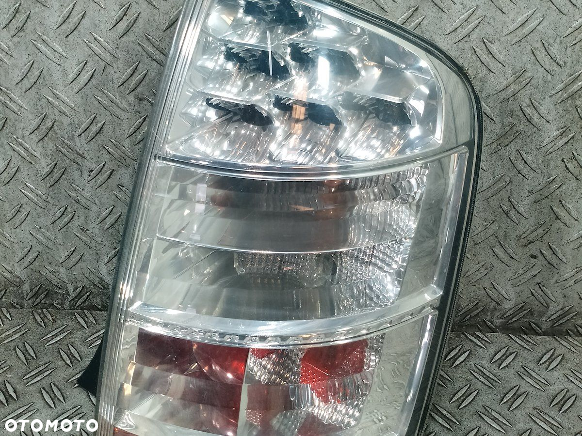 LAMPA TYLNA PRAWA TOYOTA PRIUS II ( 03-09 ) HATCHBACK - 6