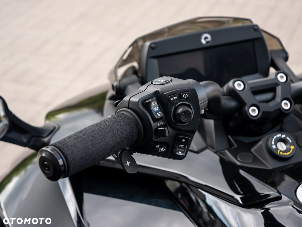 Can-Am Spyder - 13