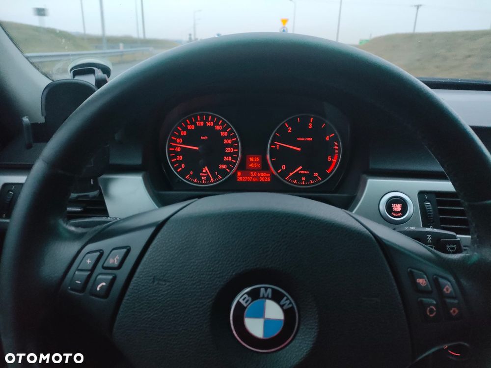 BMW Seria 3 318d - 23
