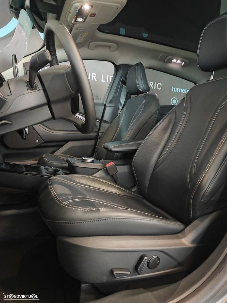 Ford Mustang Mach-E 75.7 kWh Base - 10