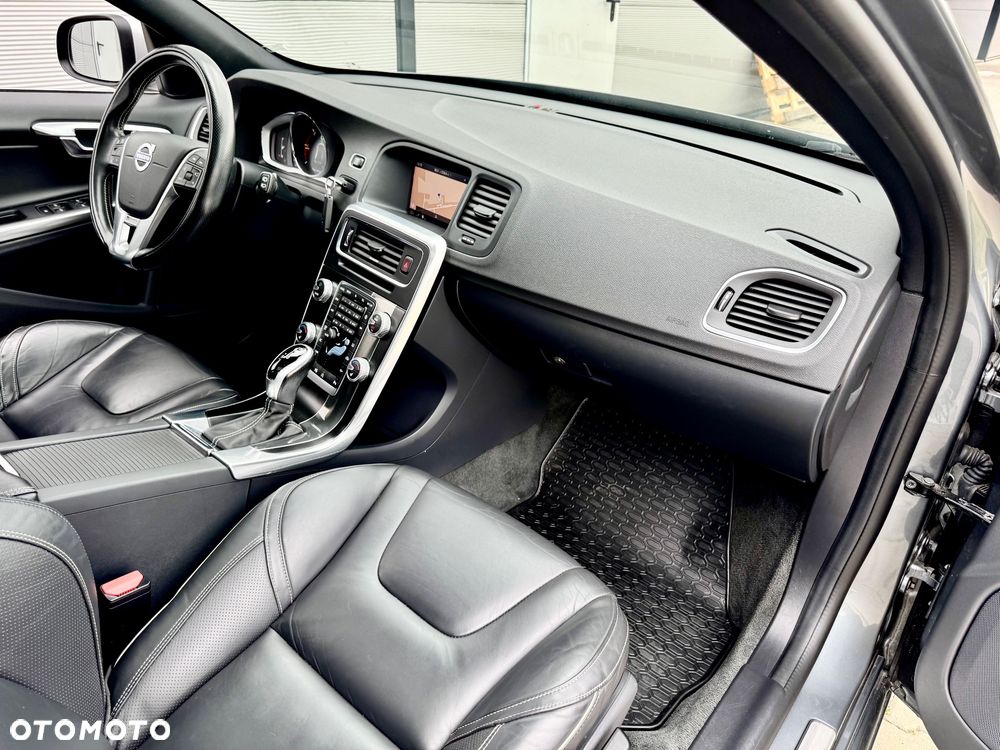 Volvo V60 D4 Geartronic R-Design - 28