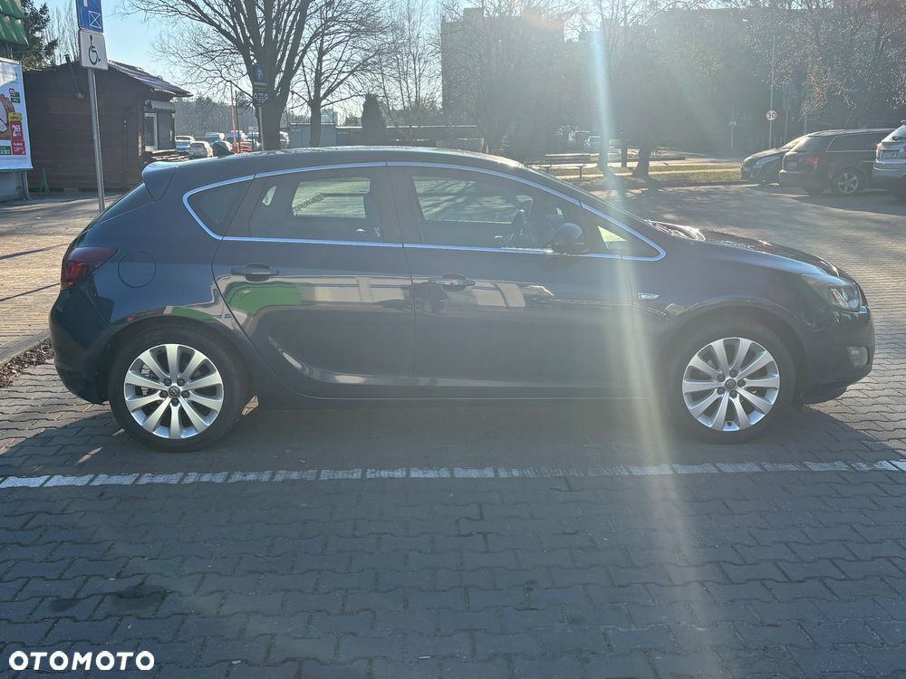 Opel Astra 1.4 Turbo Cosmo - 2