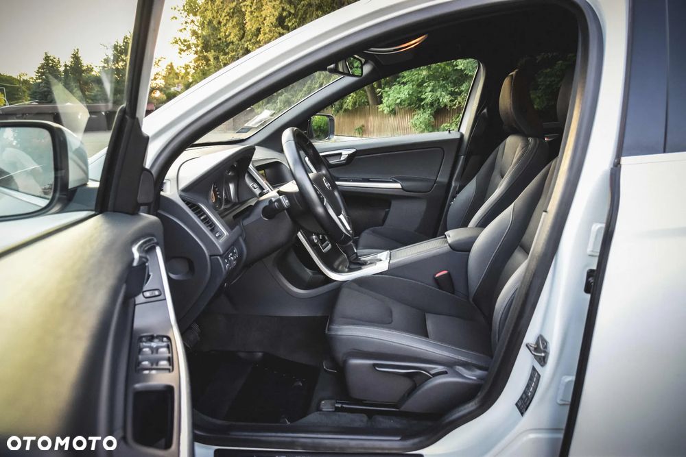 Volvo XC 60 2.4D AWD Momentum - 25