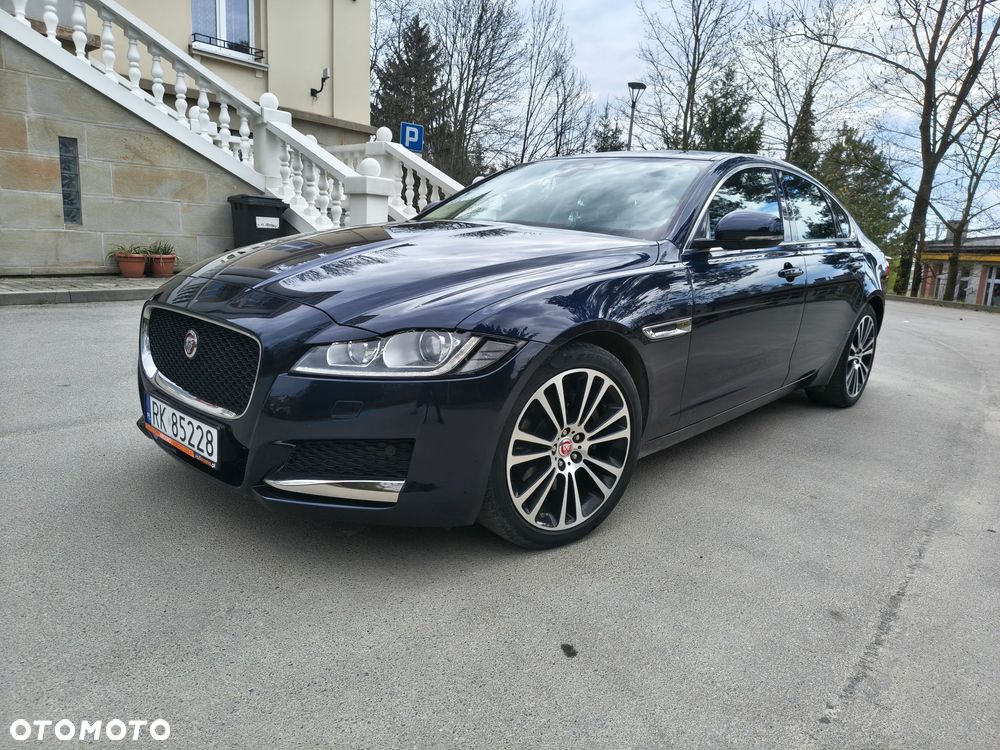 Jaguar XF 25d AWD Portfolio - 1