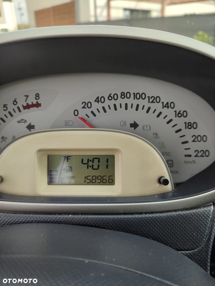 Daihatsu Sirion - 14