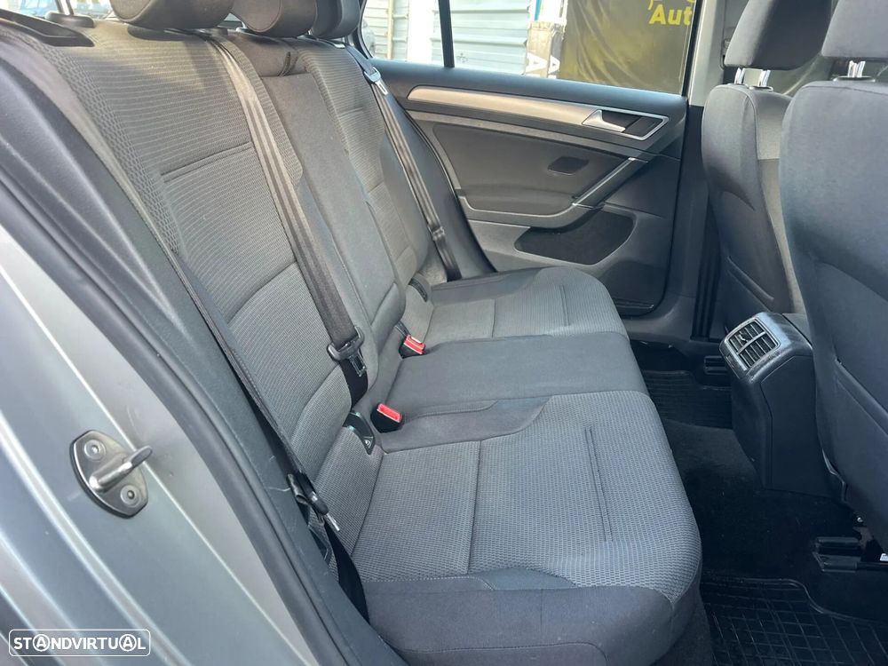 VW Golf 1.6 TDi Highline - 12