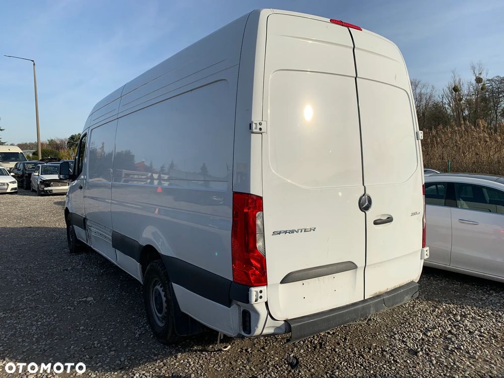 Mercedes-Benz Sprinter - 7