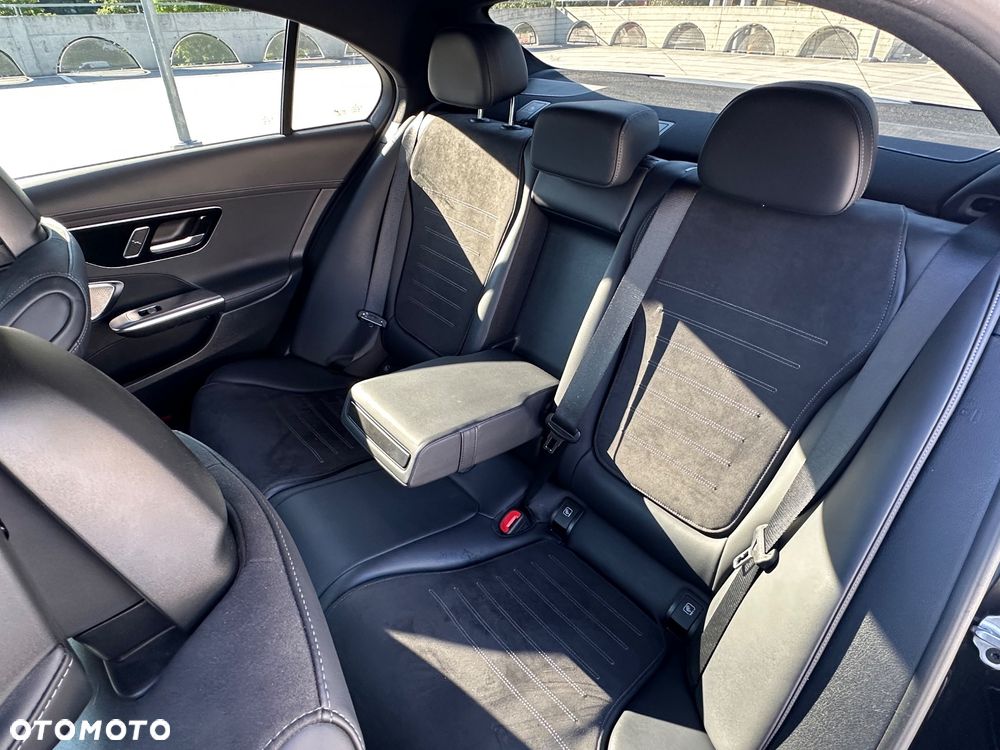 Mercedes-Benz Klasa C 180 9G-TRONIC AMG Line - 16