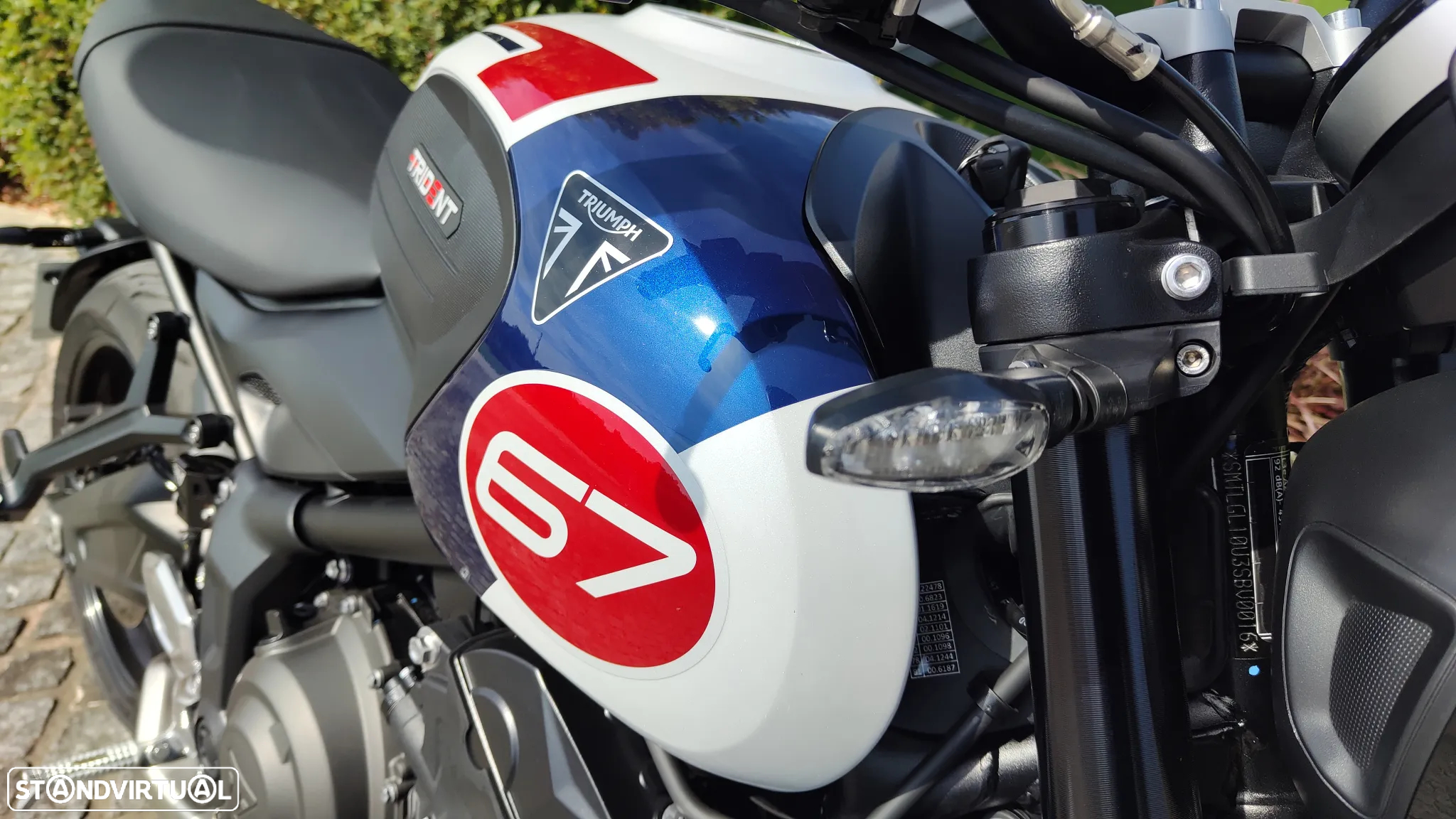 Triumph Trident Triple tribute - 9