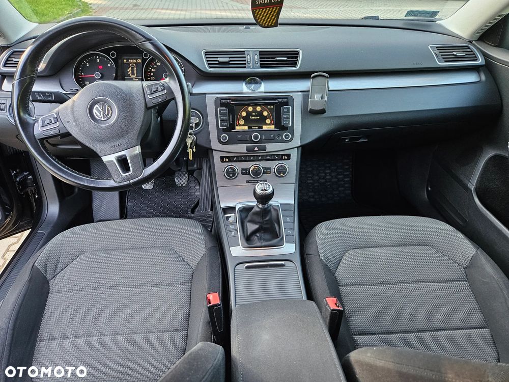 Volkswagen Passat 2.0 TDI Highline - 9
