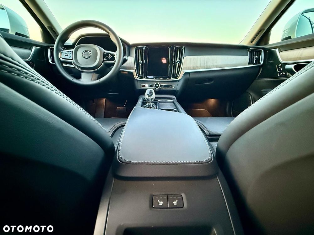 Volvo V90 Cross Country - 29