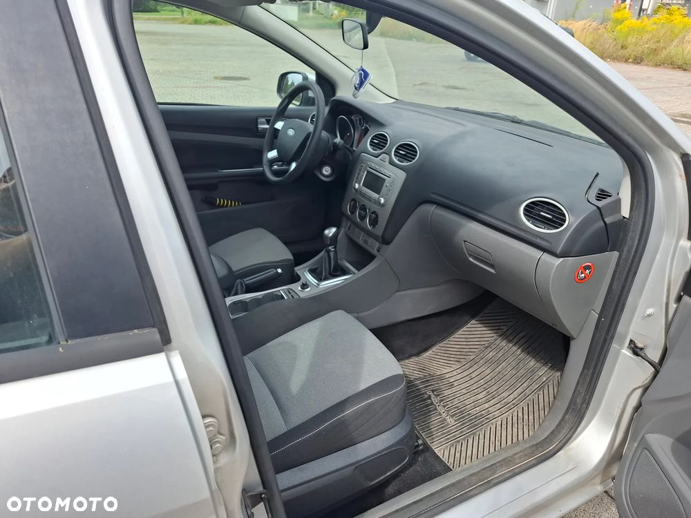 Ford Focus 1.6 Comfort - 11