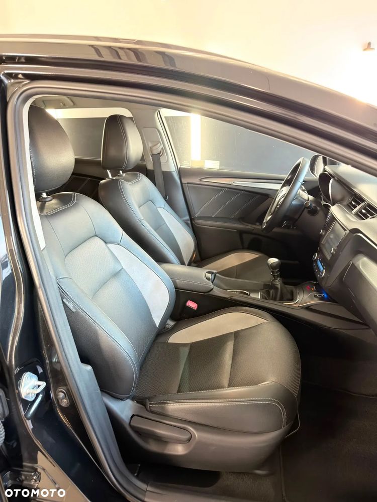 Toyota Avensis 2.0 D-4D Premium - 31