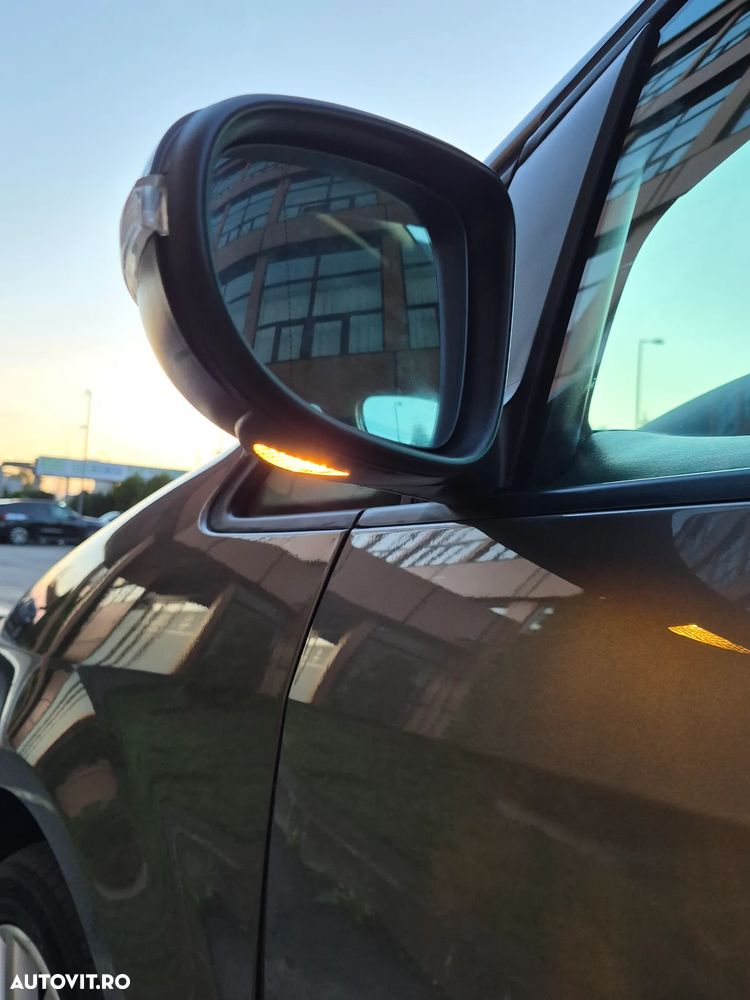 Volkswagen Touran 2.0 TDI Highline Aut - 4