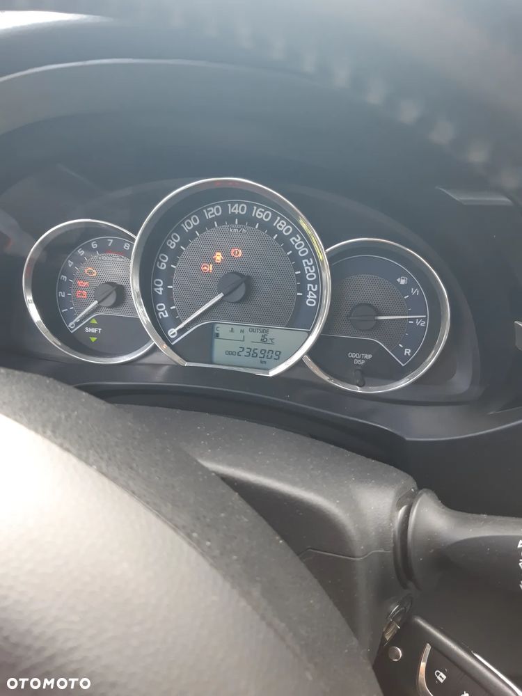 Toyota Corolla 1.6 Active - 5