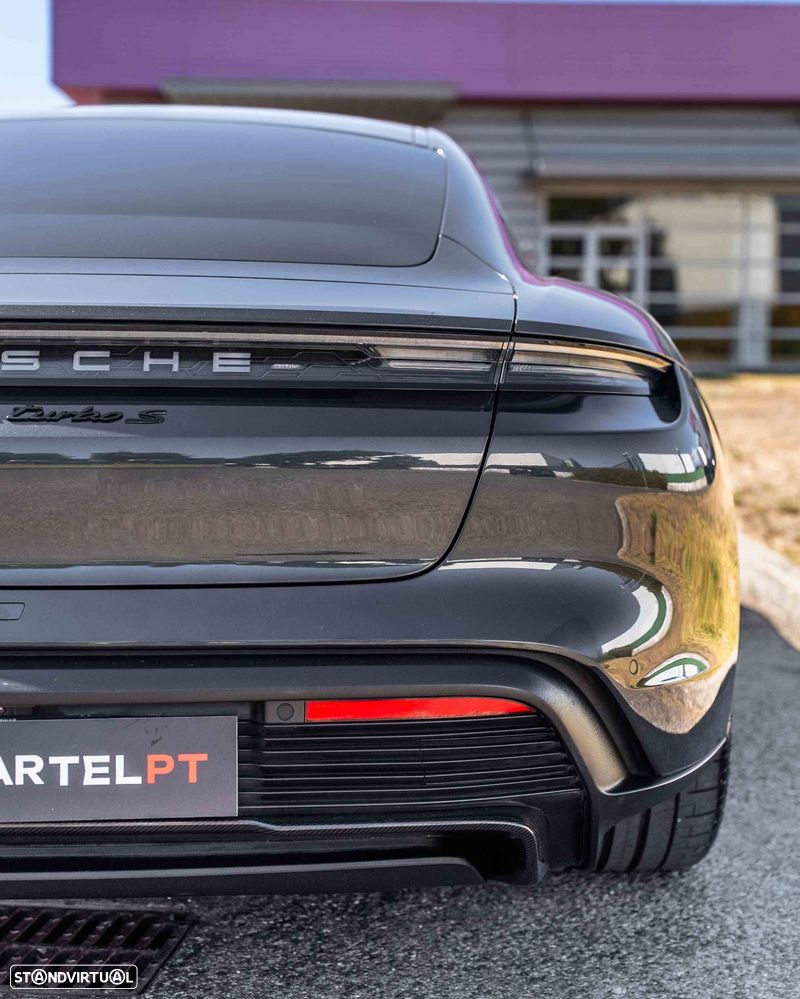 Porsche Taycan Turbo S - 15