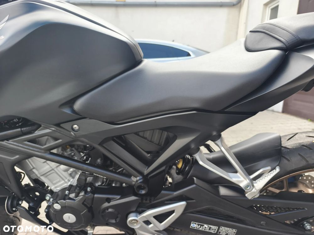 Honda CB - 12