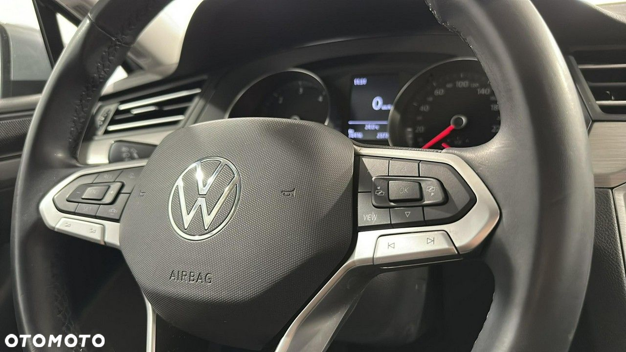 Volkswagen Passat - 20