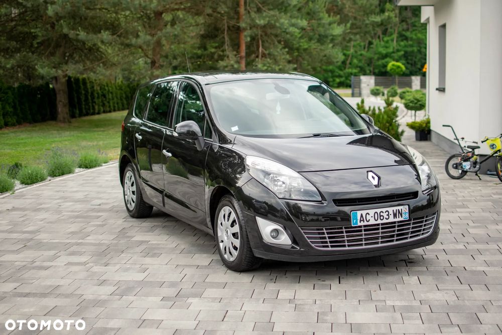 Renault Grand Scenic - 1