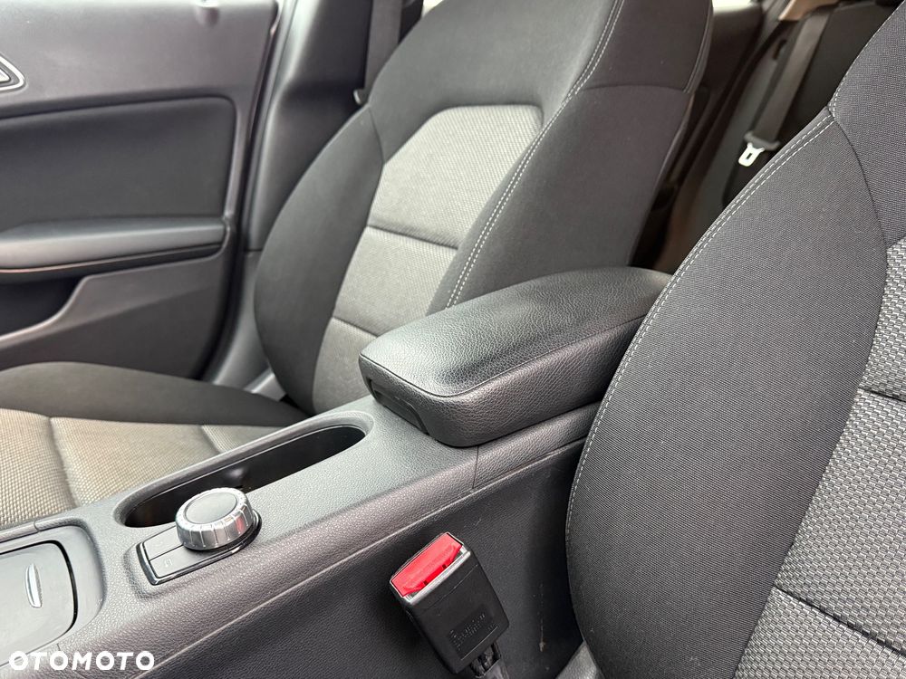 Mercedes-Benz GLA - 14