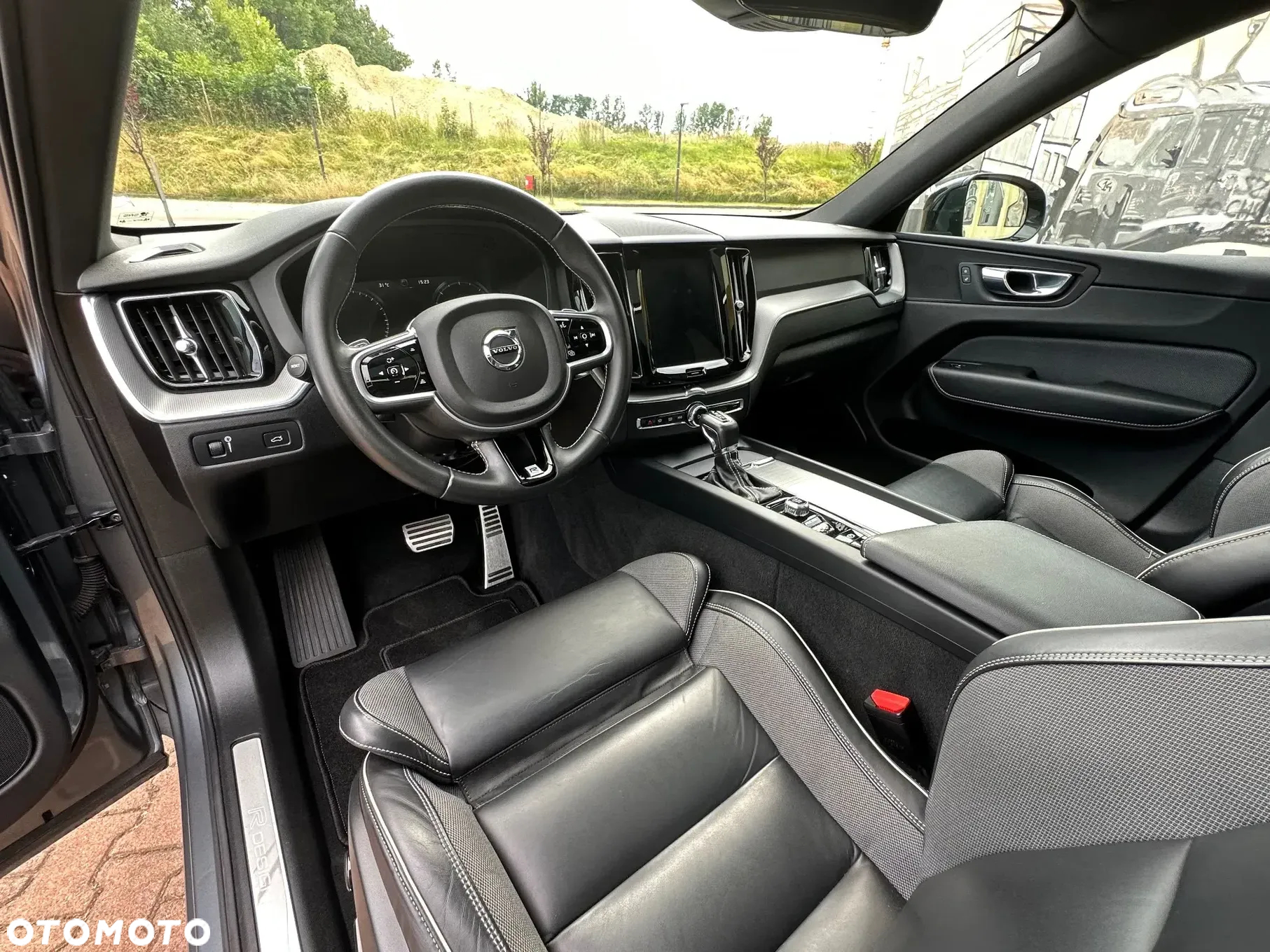 Volvo XC 60 D4 R-Design - 28