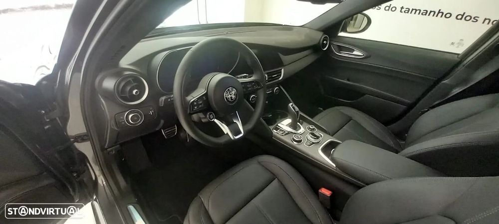 Alfa Romeo Giulia 2.2 D TI Q4 AT8 - 9