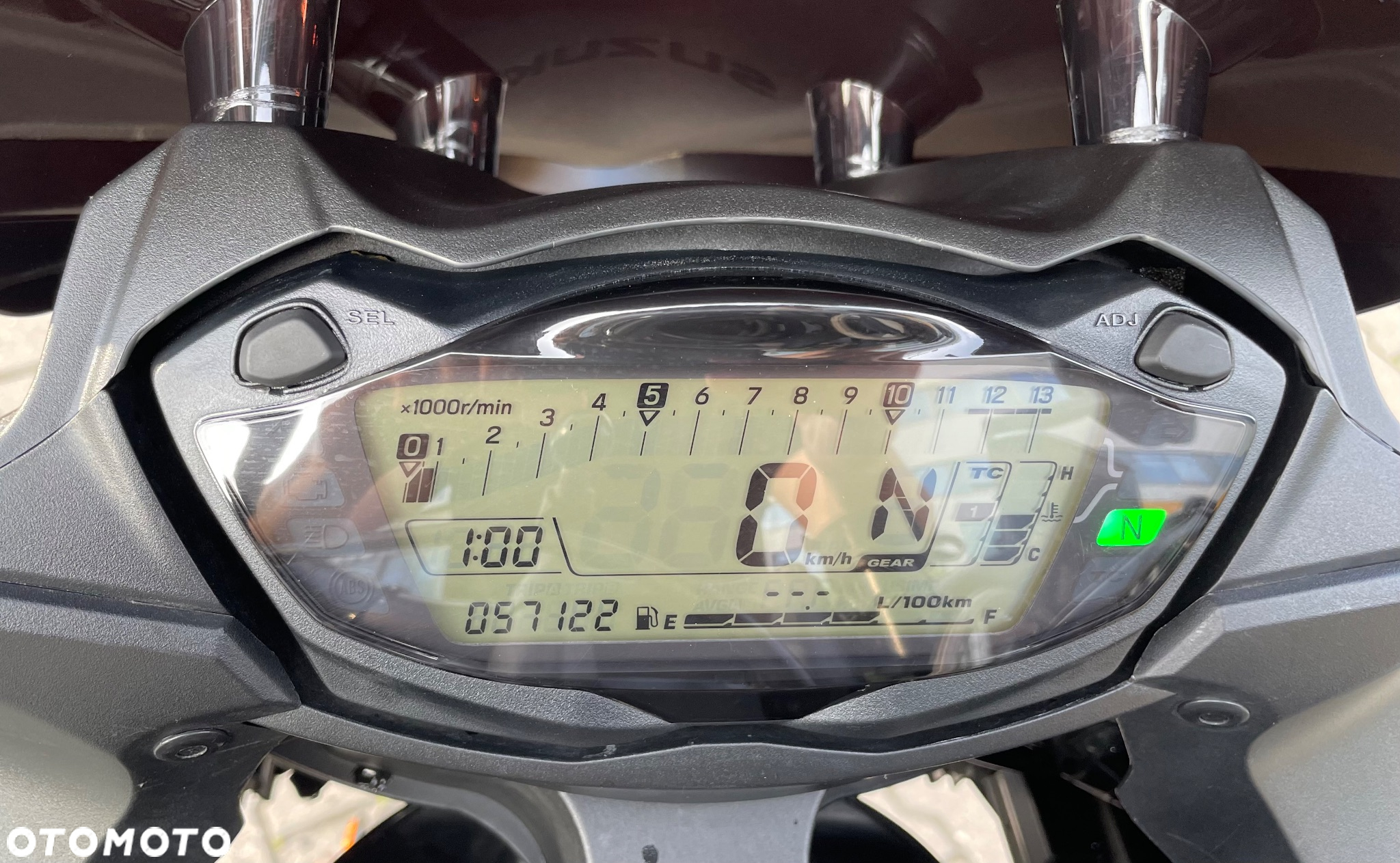 Suzuki GSX 1000 - 12