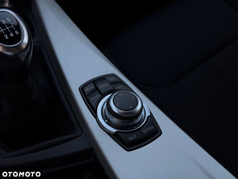 BMW Seria 3 318d Advantage - 27