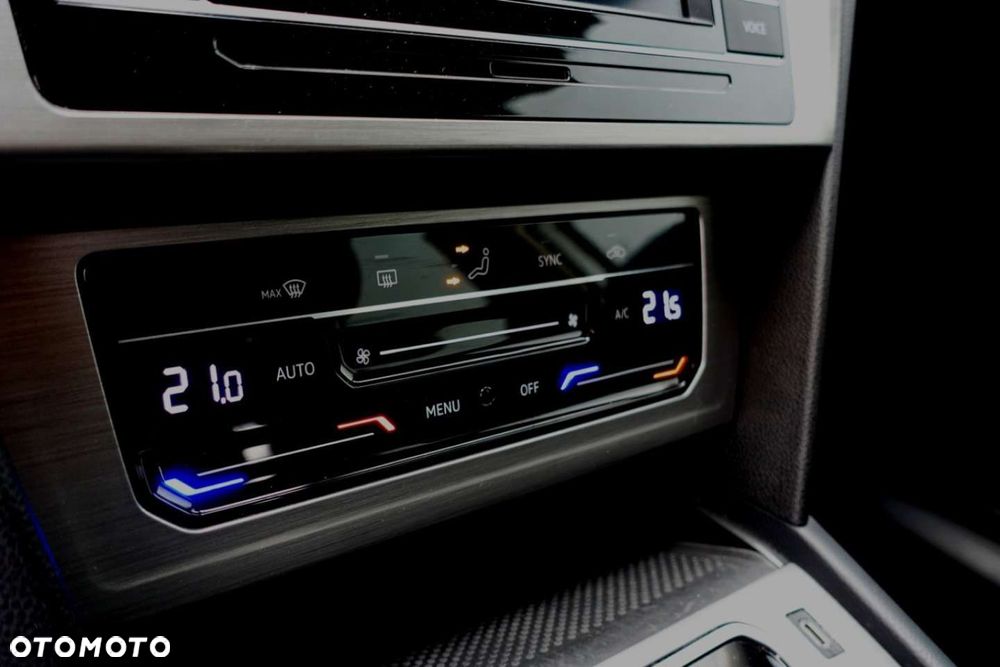 Volkswagen Passat - 11