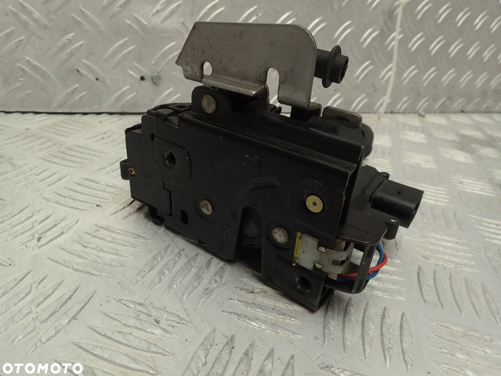 ZAMEK DRZWI PRAWY PRZÓD A4 B6 B7 8E1837016C - 1