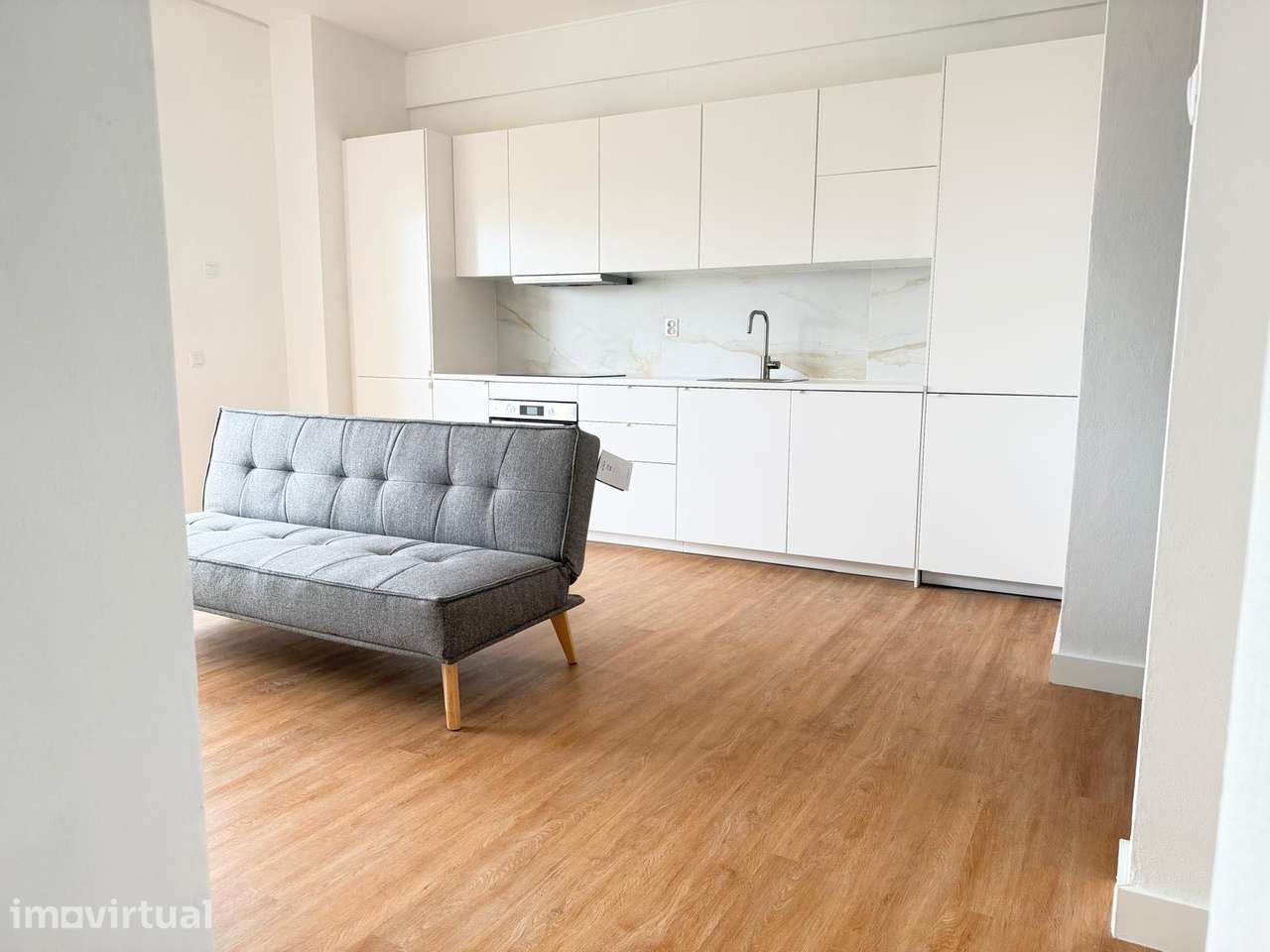 Apartamento T1 totalmente renovado localizado na Av. 5 de Outubro Faro - Grande imagem: 3/9