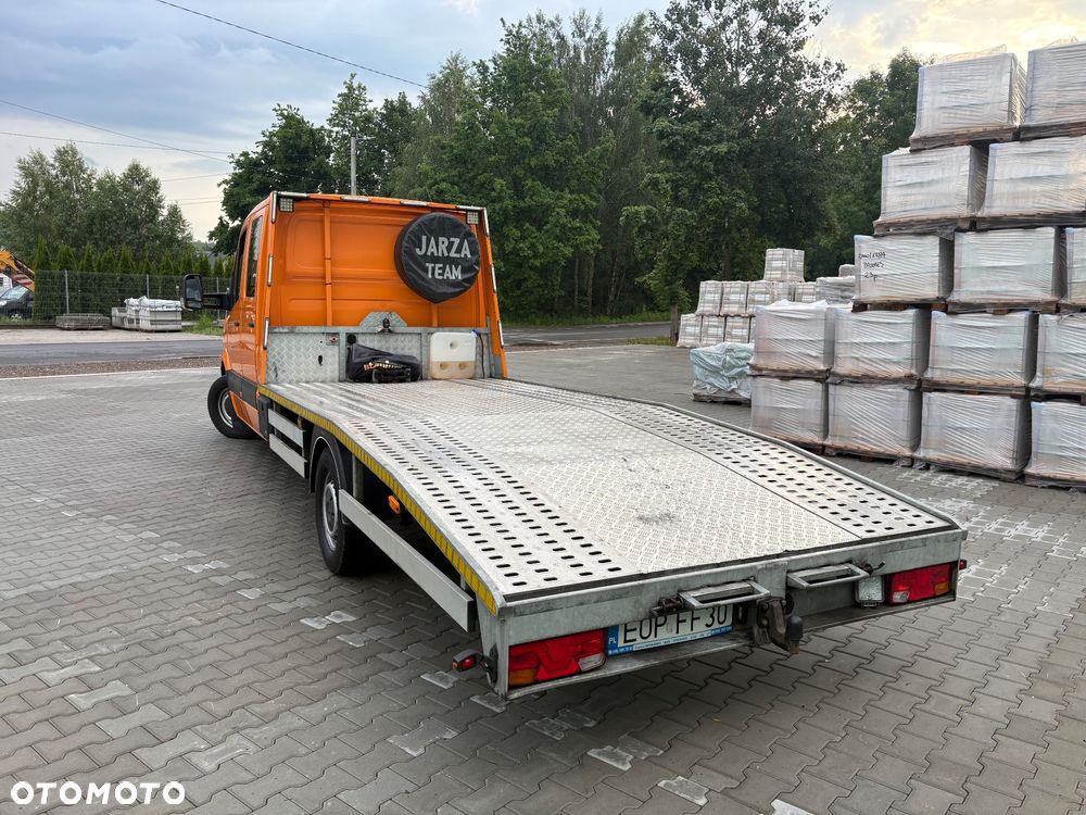 Mercedes-Benz Sprinter - 11