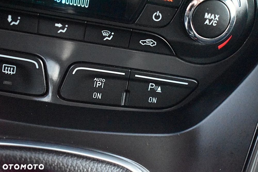 Ford Kuga 2.0 TDCi 2x4 Titanium - 36