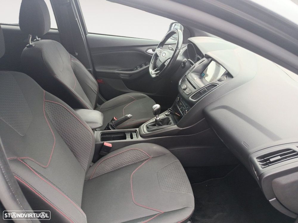 Ford Focus 1.0 EcoBoost MHEV ST-Line - 15