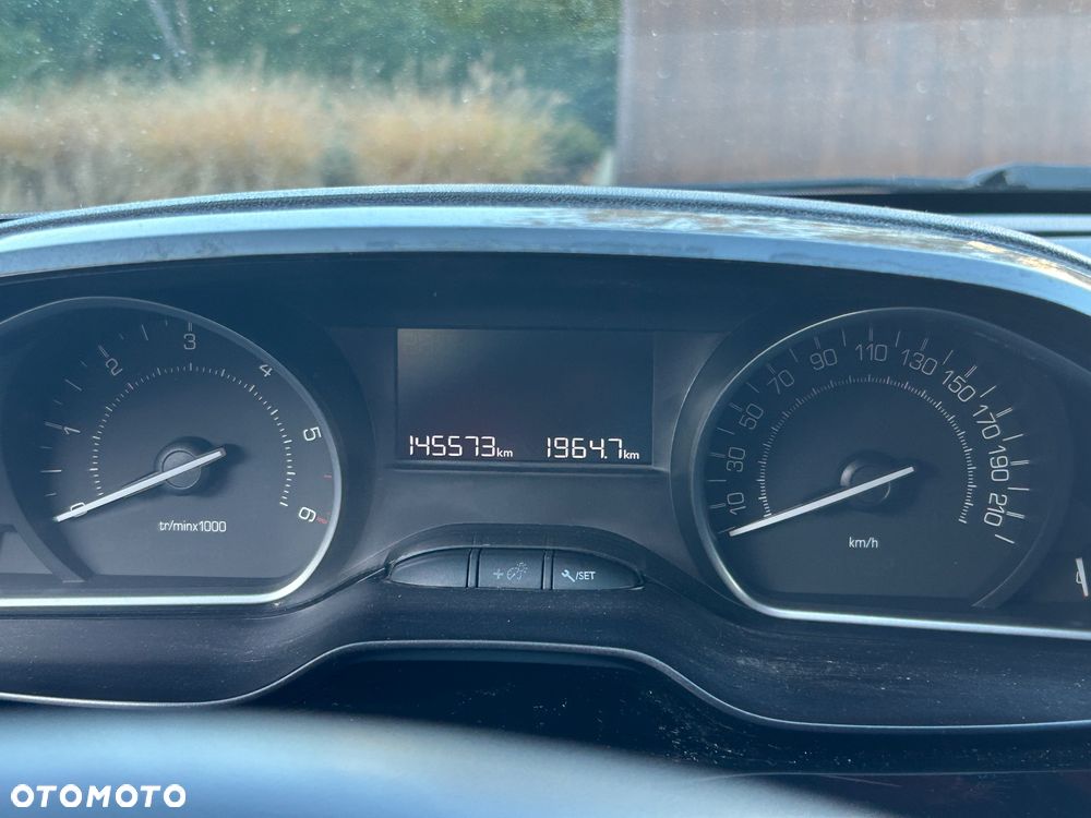 Peugeot 208 2015 photo 4