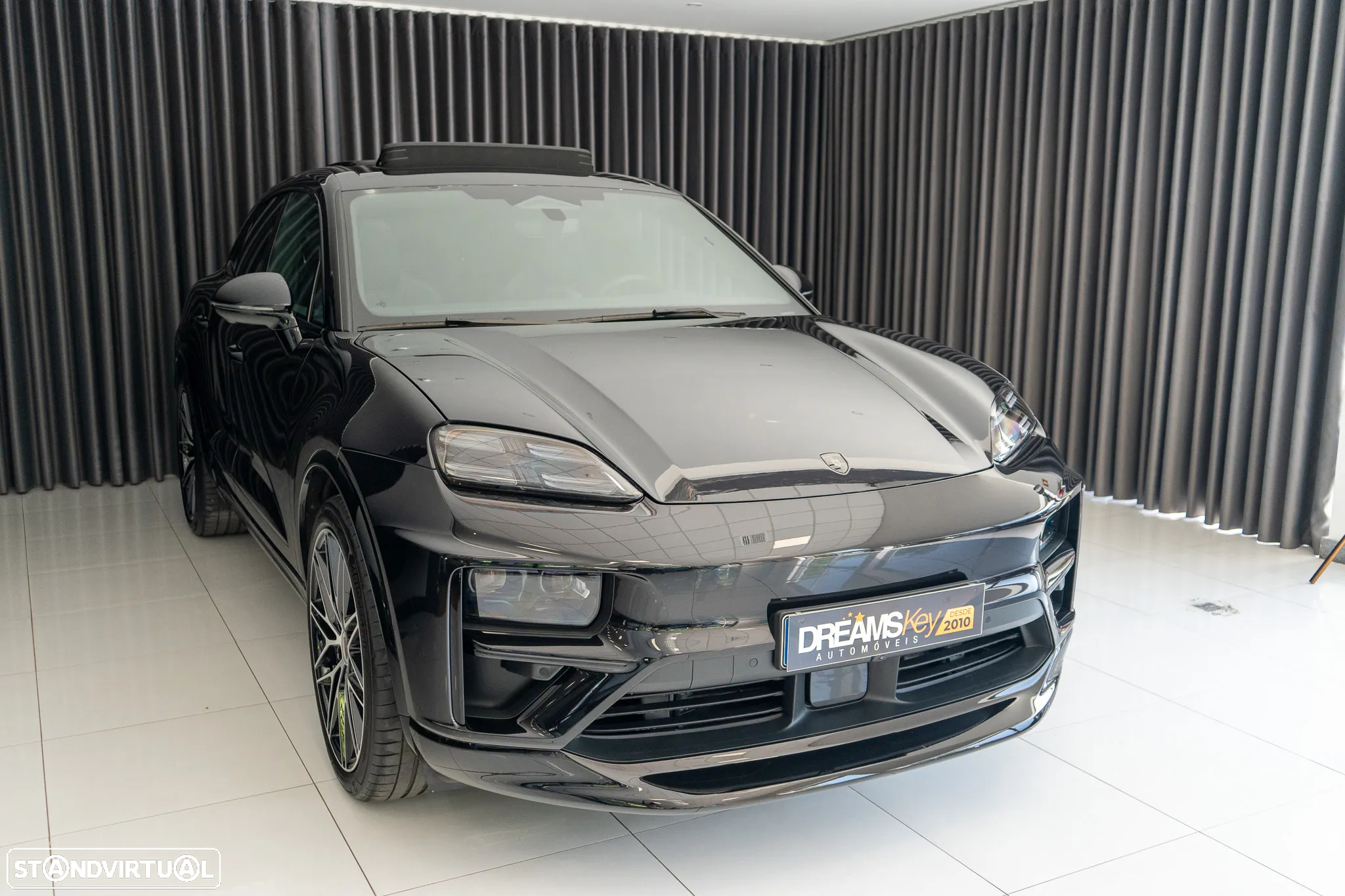 Porsche Macan Electric Turbo - 48