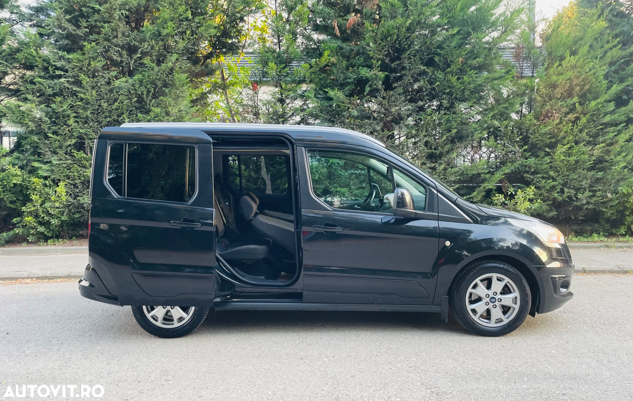 Ford Tourneo Connect 1.6 TDCi Start-Stop Titanium - 28