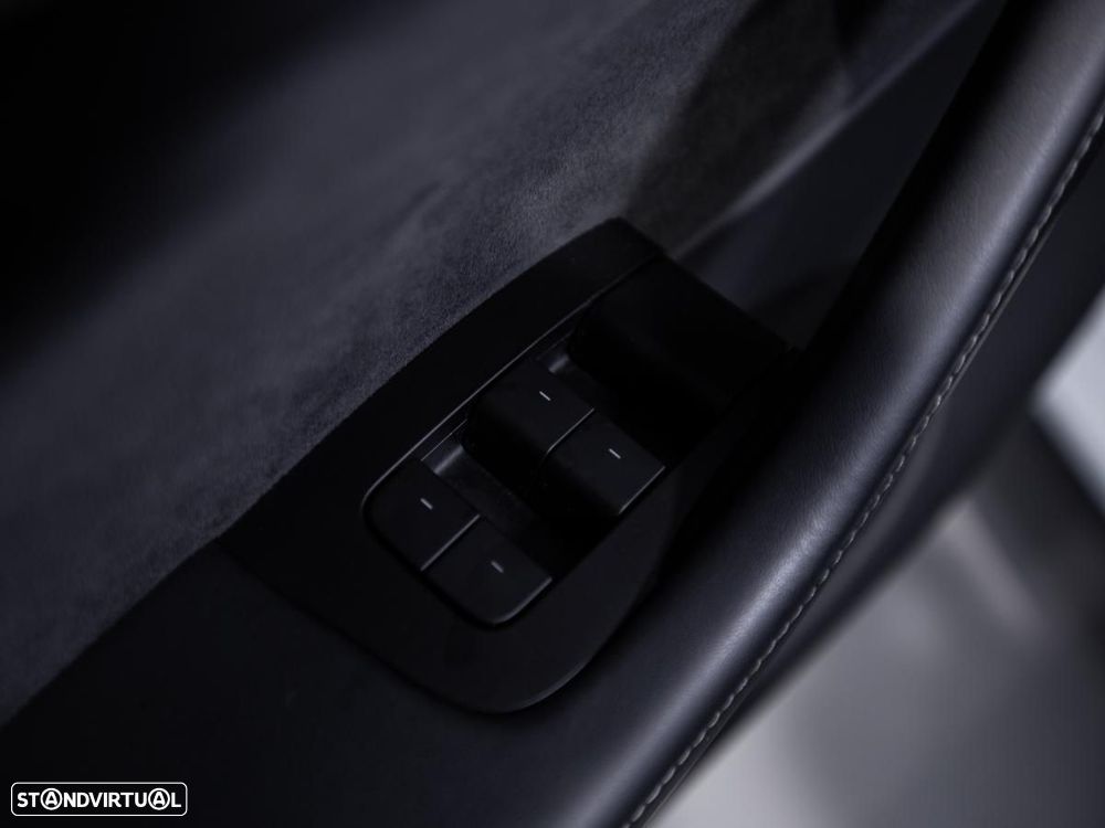 Tesla Model Y Performance Dual Motor AWD - 17