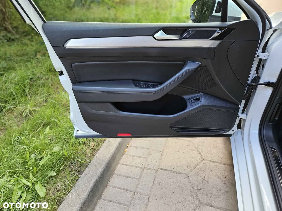 Volkswagen Passat 2.0 TDI SCR Highline - 14