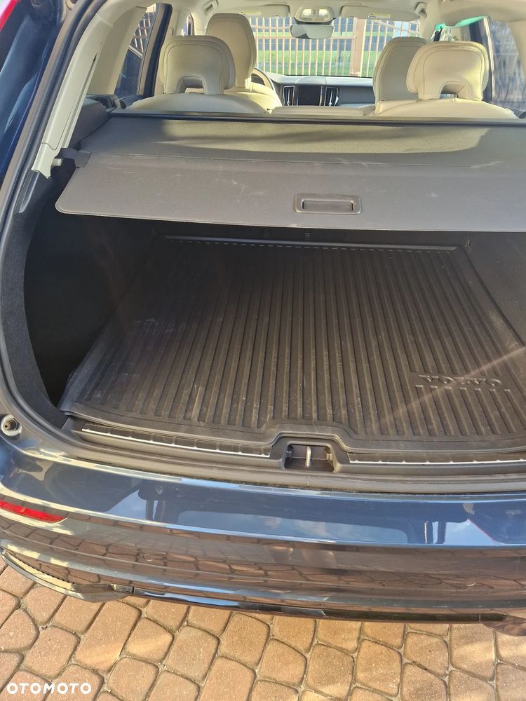 Volvo XC 60 B5 B AWD Plus Dark - 17
