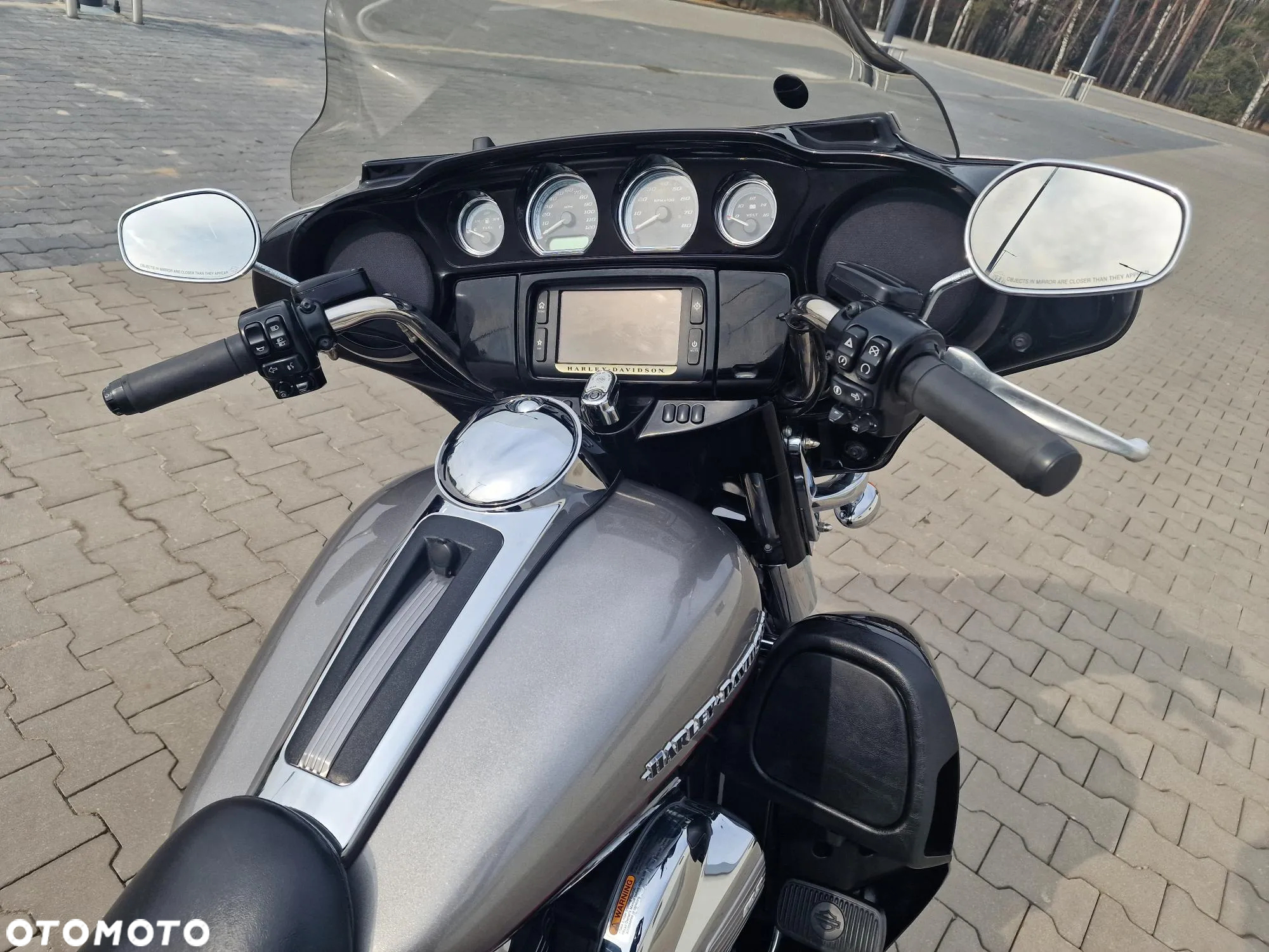 Harley-Davidson FLH Electra Glide - 4