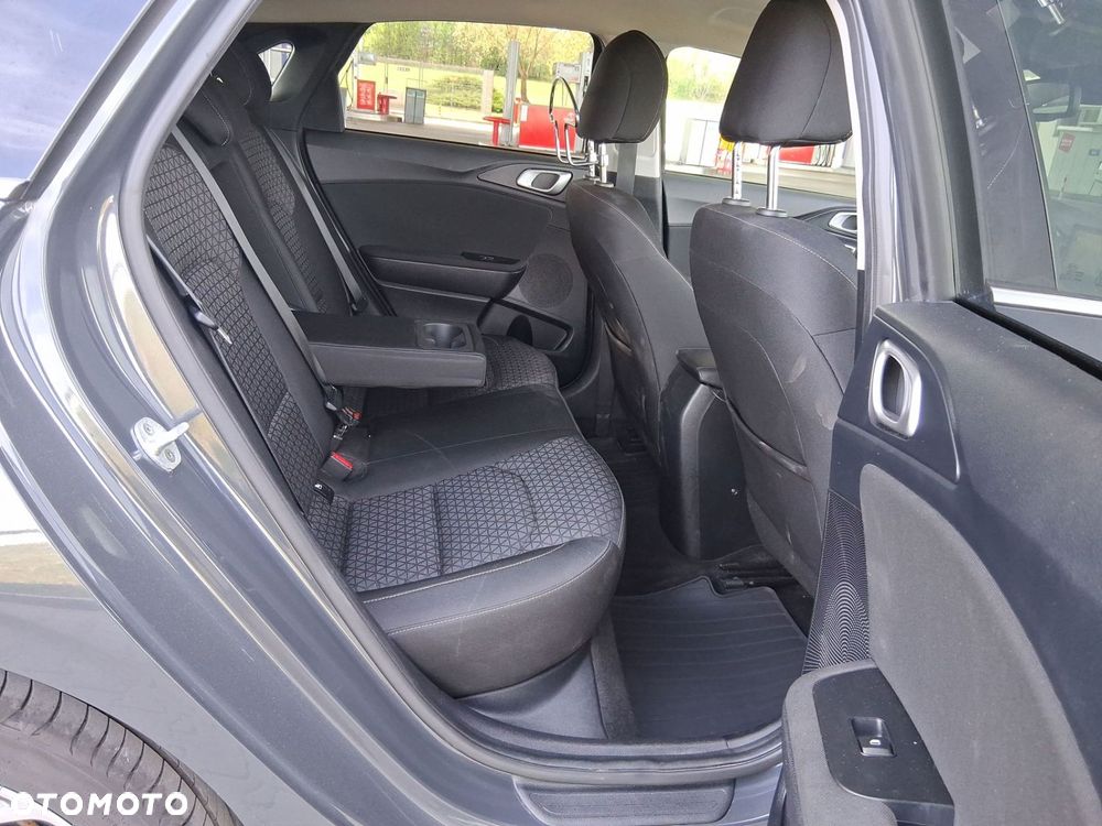 Kia Ceed - 21