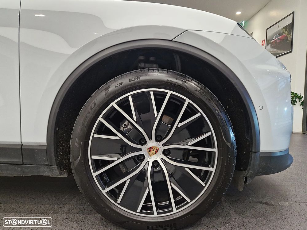 Porsche Macan Electric 4 - 13