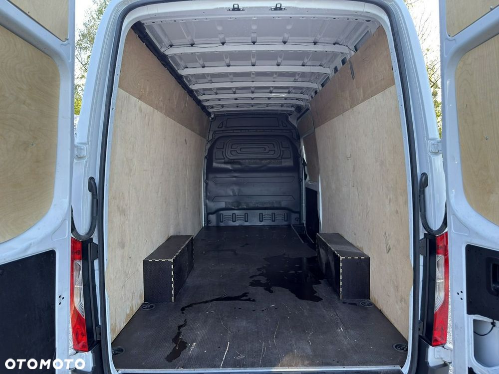 Mercedes-Benz Sprinter - 14