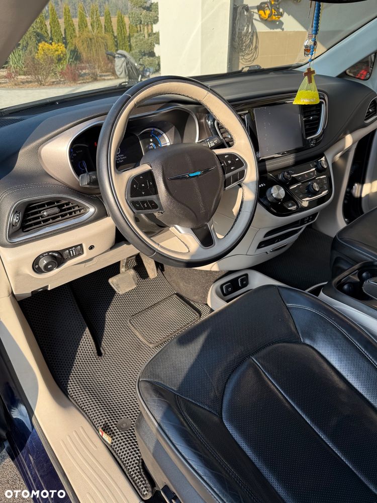 Chrysler Pacifica - 5