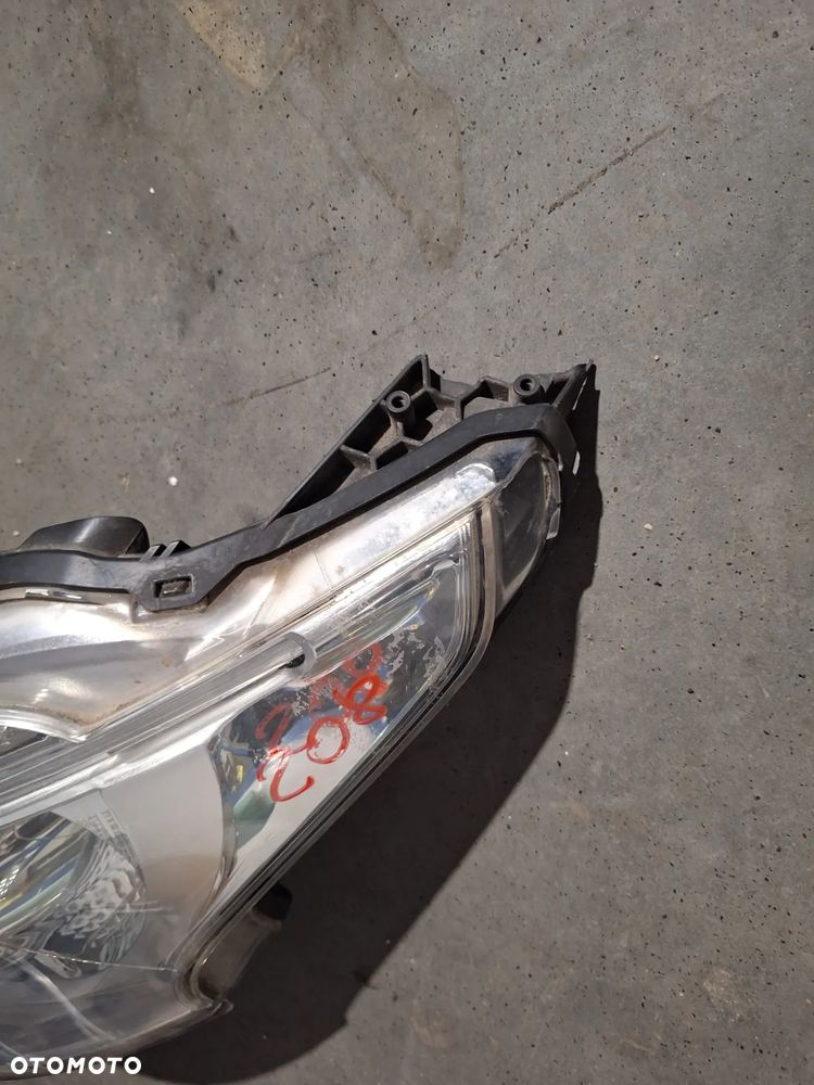 PEUGEOT 208 I LAMPA PRAWA  LEWA PRZÓD LED SOCZEWKA 9802221680 - 6